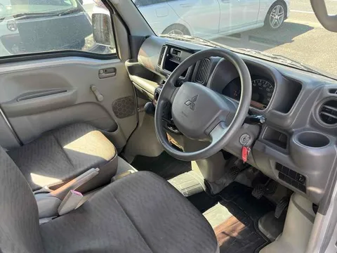 Mitsubishi Minicab Van