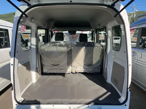 Nissan Clipper Van