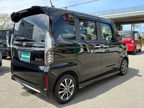 Honda N-BOX Custom