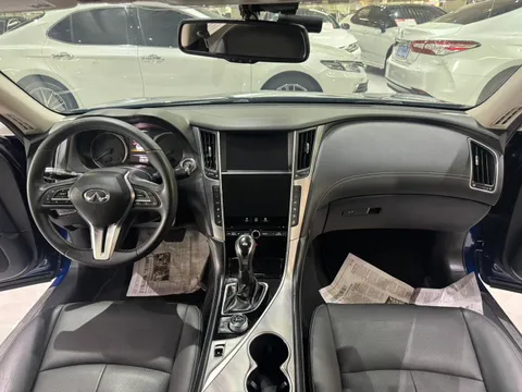 Infiniti Q50L