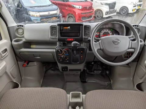 Nissan Clipper Van