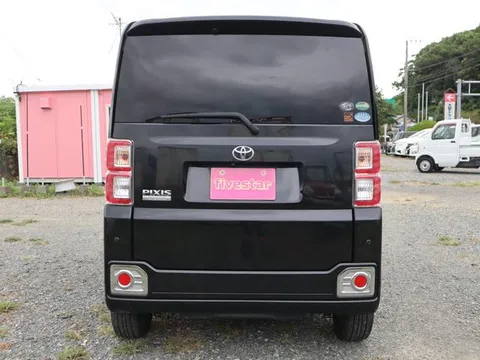Toyota Pixis Mega