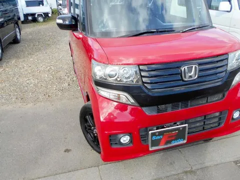Honda N-BOX Custom