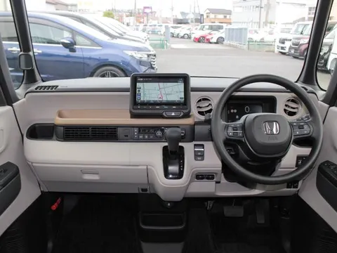 Honda N-BOX Custom