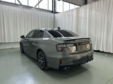 Lynk & Co 03