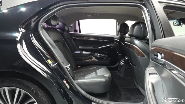 Genesis G90 (EQ900)
