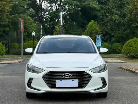 Hyundai Elantra (Avante)