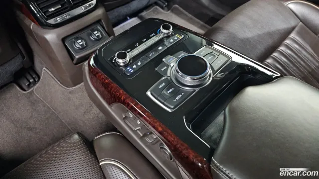 Genesis G90 (EQ900)