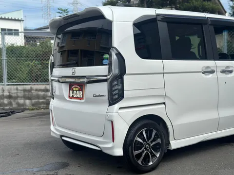 Honda N-BOX Custom
