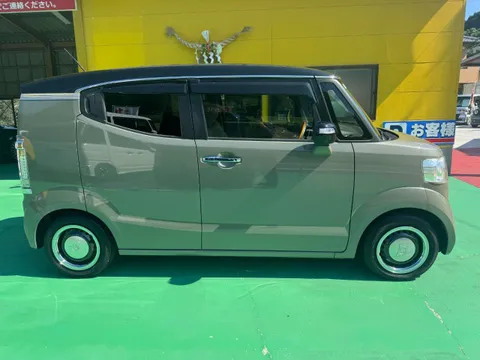 Honda N-BOX Slash