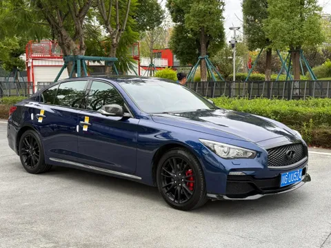 Infiniti Q50L