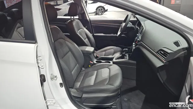 Hyundai Elantra (Avante)