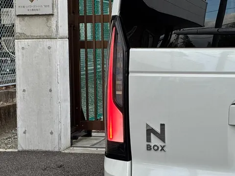 Honda N-BOX Custom