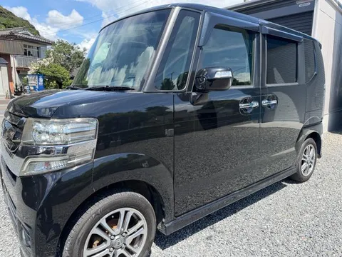 Honda N-BOX Custom