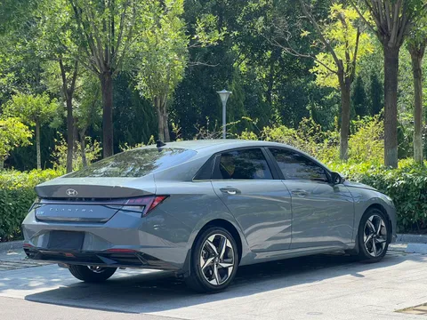Hyundai Elantra (Avante)
