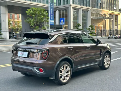 Lynk & Co 01