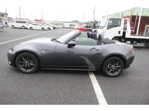 Mazda MX-5 (Roadster)