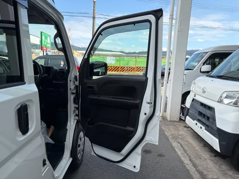 Nissan Clipper Van