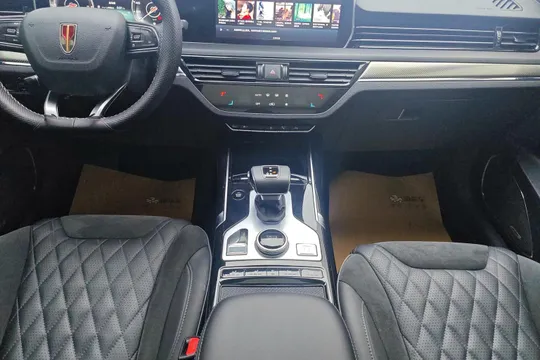 Hongqi HS5