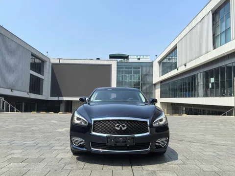 Infiniti Q70