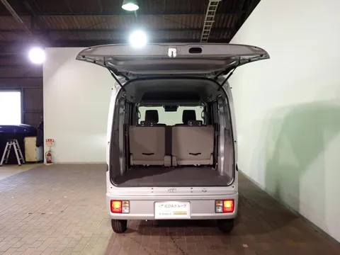 Nissan Clipper Van