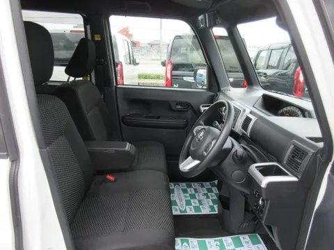 Toyota Pixis Mega