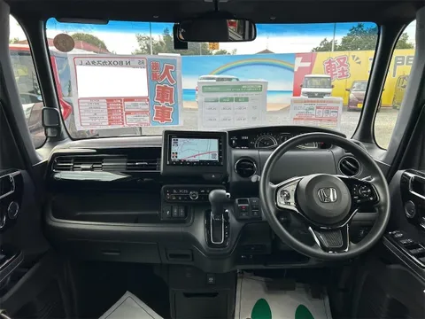 Honda N-BOX Custom
