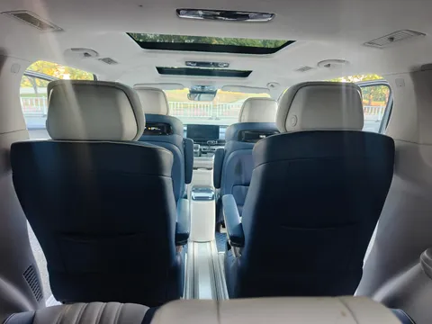Roewe iMAX8