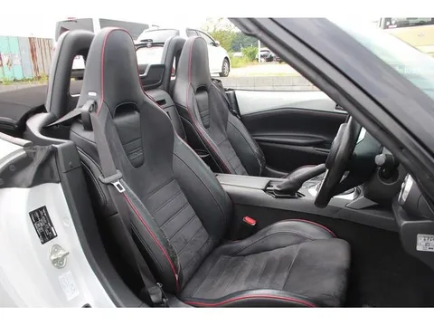 Mazda MX-5 (Roadster)