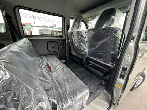 Nissan Clipper Van