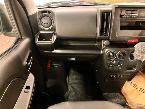 Nissan Clipper Van