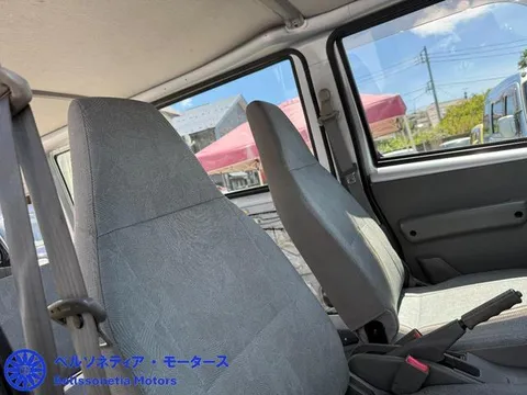 Nissan Clipper Van
