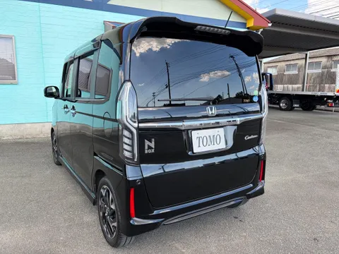 Honda N-BOX Custom