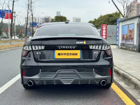 Lynk & Co 03