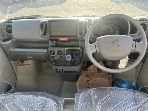 Nissan Clipper Van