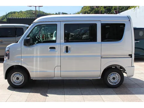Nissan Clipper Van