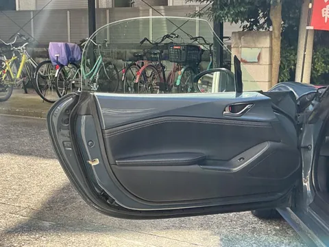 Mazda MX-5 (Roadster)