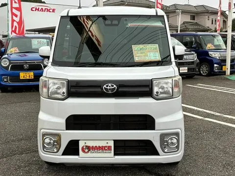 Toyota Pixis Mega