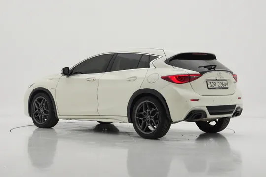 Infiniti Q30