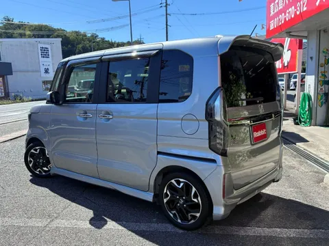 Honda N-BOX Custom