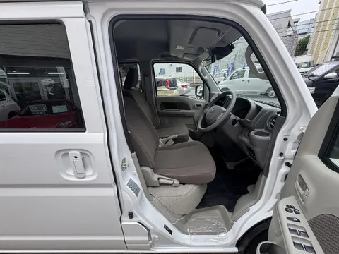 Nissan Clipper Van