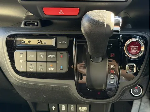 Honda N-BOX Slash