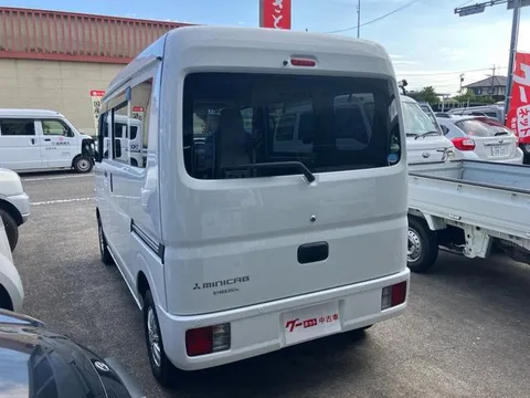 Mitsubishi Minicab Van