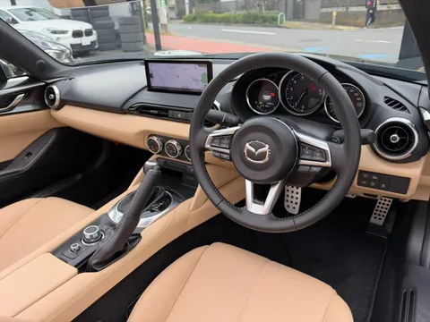 Mazda MX-5 (Roadster)