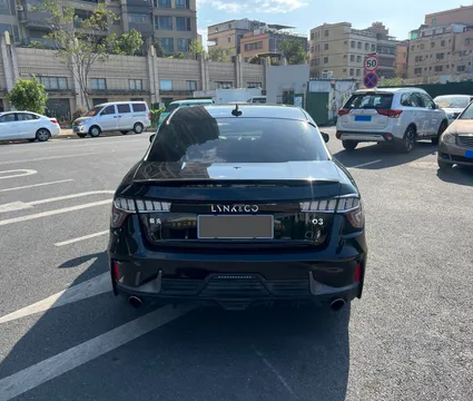 Lynk & Co 03