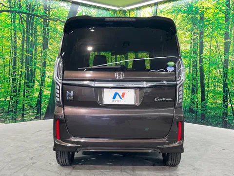 Honda N-BOX Custom