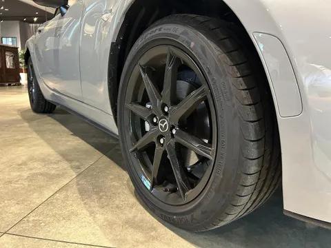 Mazda MX-5 (Roadster)