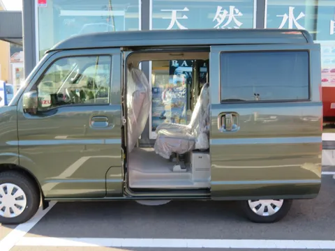 Mitsubishi Minicab Van