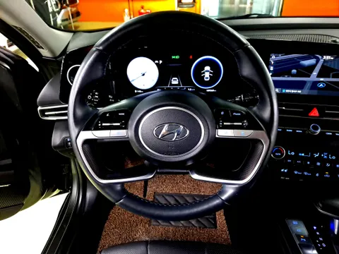 Hyundai Elantra (Avante)