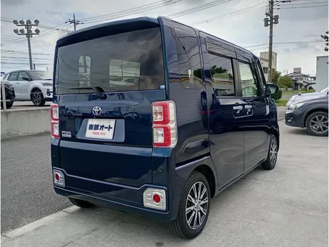 Toyota Pixis Mega